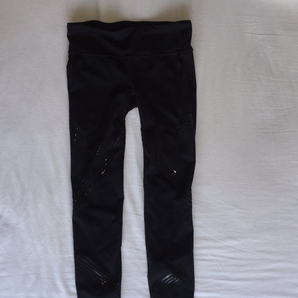 Black GapFit shiny detail work out leggings